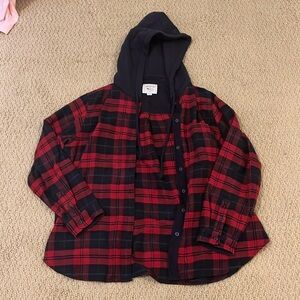 Medium American Eagle Hooded Flannel w/ Red and Navy Plaid Pattern